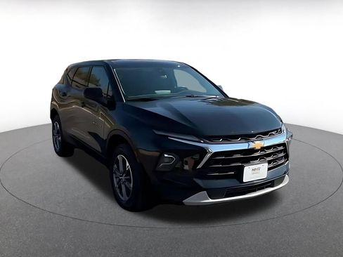 Used 2026 Chevrolet Blazer LT FWD image 3