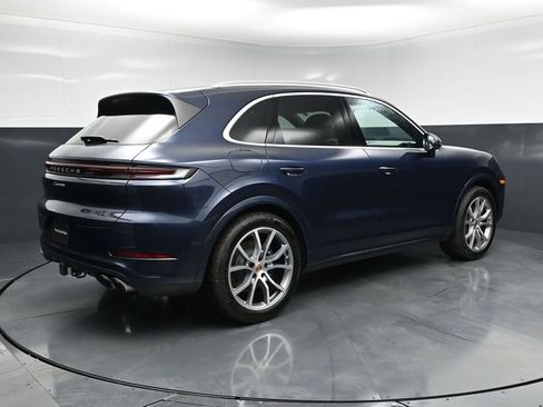 Used 2025 Porsche Cayenne AWD/4WD image 9
