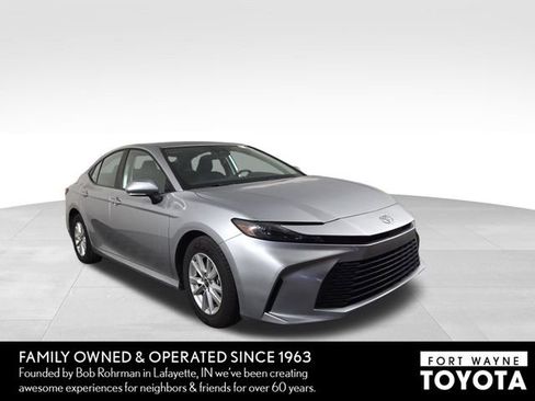 Used 2025 Toyota Camry LE FWD image 4