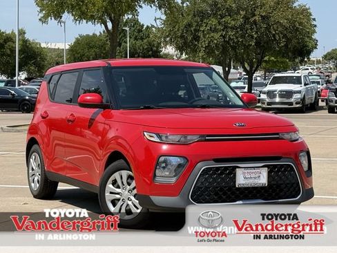 Used 2021 Kia Soul LX FWD image 1
