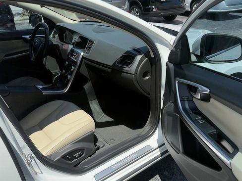 Used 2017 Volvo S60 T5 Inscription FWD image 10