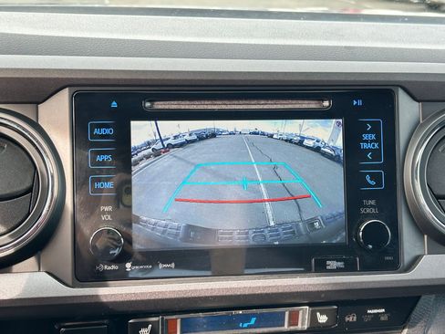 Used 2017 Toyota Tacoma TRD Off-Road w/ Premium & Technology Package image 20