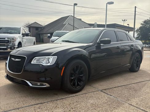 Used 2016 Chrysler 300 Limited image 1