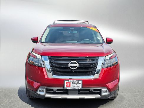 Used 2025 Nissan Pathfinder Platinum w/ Cargo Package AWD/4WD image 8