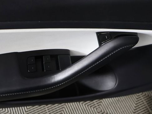 Used 2019 Tesla Model 3 Standard Range Plus image 36