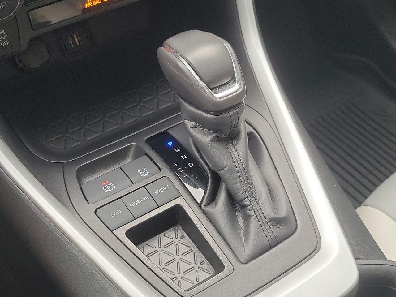 Used 2024 Toyota RAV4 XLE Premium FWD image 25