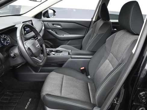 Certified 2025 Nissan Rogue SV FWD image 9