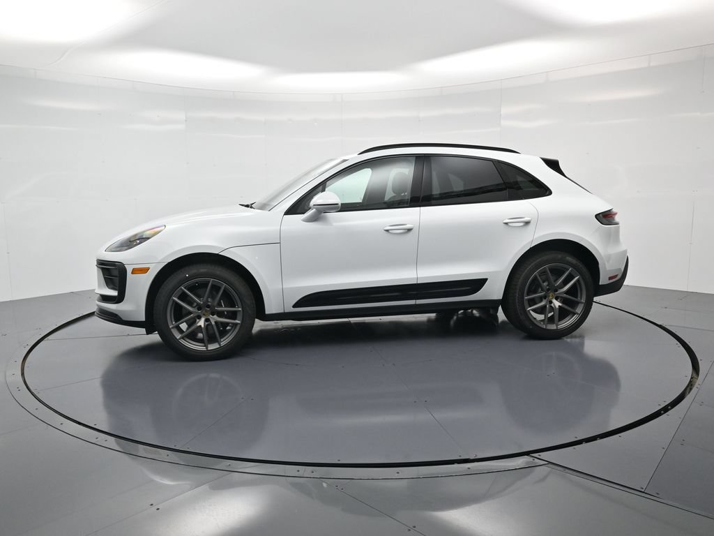 Certified 2026 Porsche Macan AWD/4WD image 2