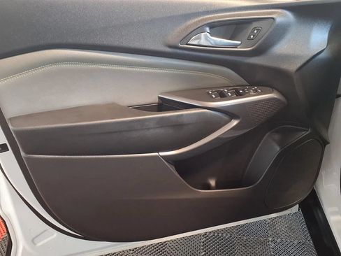 Used 2025 Chevrolet Trax ACTIV w/ Sunroof Package FWD image 16
