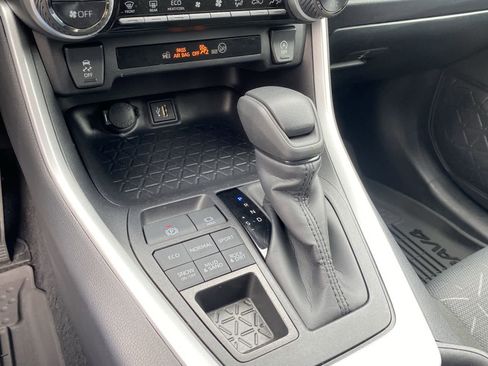 Used 2025 Toyota RAV4 XLE w/ Convenience Package image 32