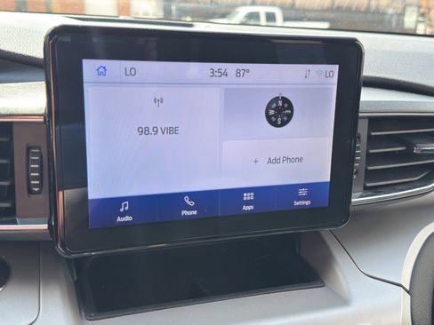 Used 2023 Ford Explorer XLT w/ Equipment Group 202A AWD/4WD image 23