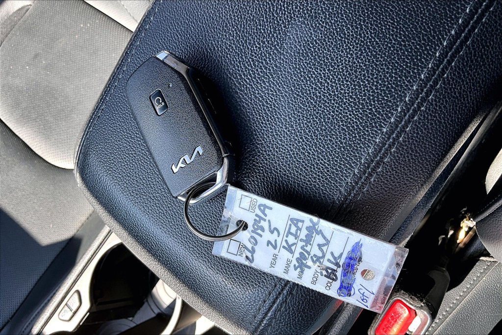 Used 2025 Kia Sportage EX FWD image 26