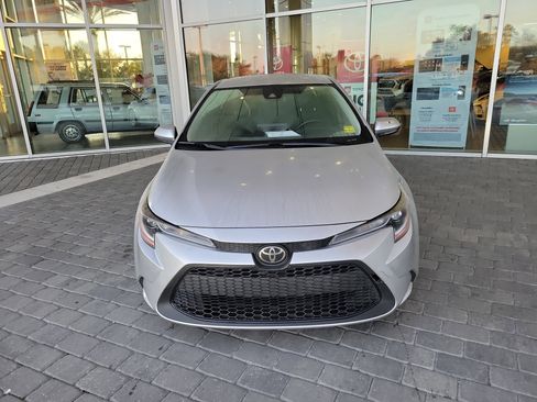 Used 2022 Toyota Corolla LE image 5