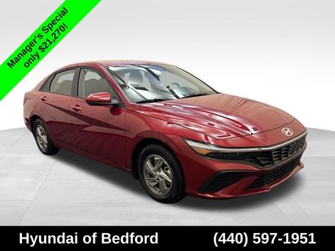 Certified 2026 Hyundai Elantra SE FWD image 3