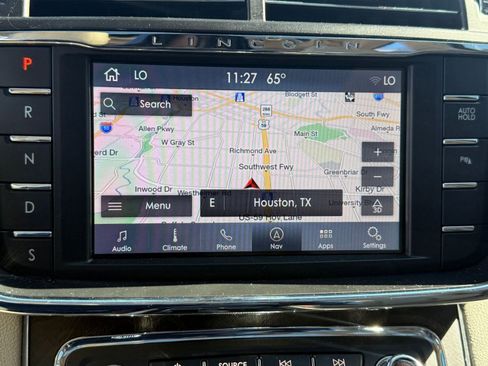 Used 2020 Lincoln Continental w/ Premium Package image 25