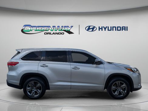 Used 2018 Toyota Highlander Limited Platinum FWD image 9