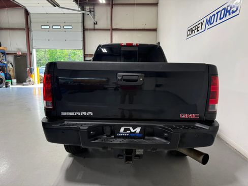 Used 2013 GMC Sierra 2500 Denali w/ Suspension Package, Off-Road AWD/4WD image 5