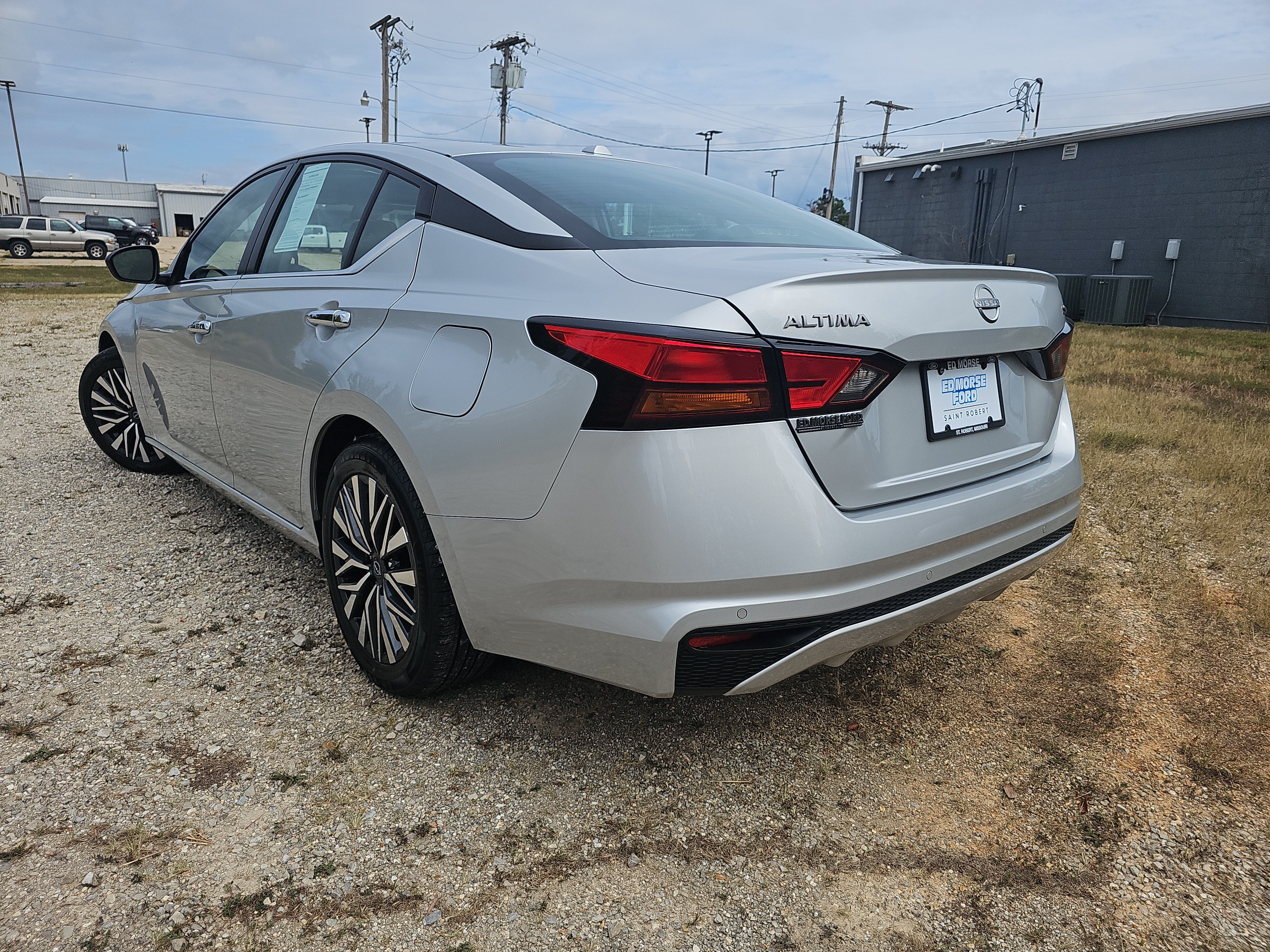 Used 2024 Nissan Altima 2.5 SV FWD image 6