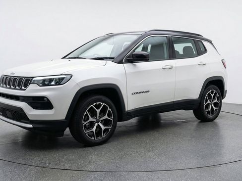 Used 2025 Jeep Compass Limited AWD/4WD image 3