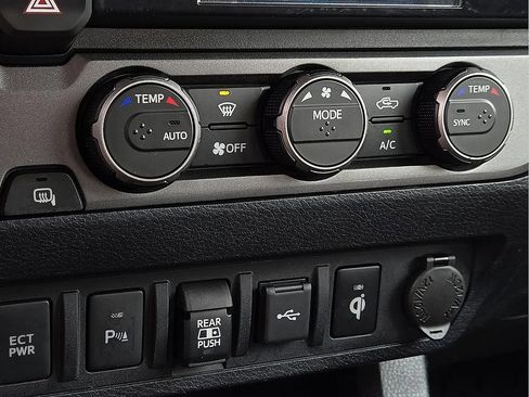Used 2022 Toyota Tacoma TRD Off-Road w/ Technology Package AWD/4WD image 14