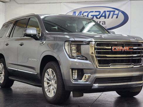 Used 2022 GMC Yukon SLT w/ SLT Premium Package image 2