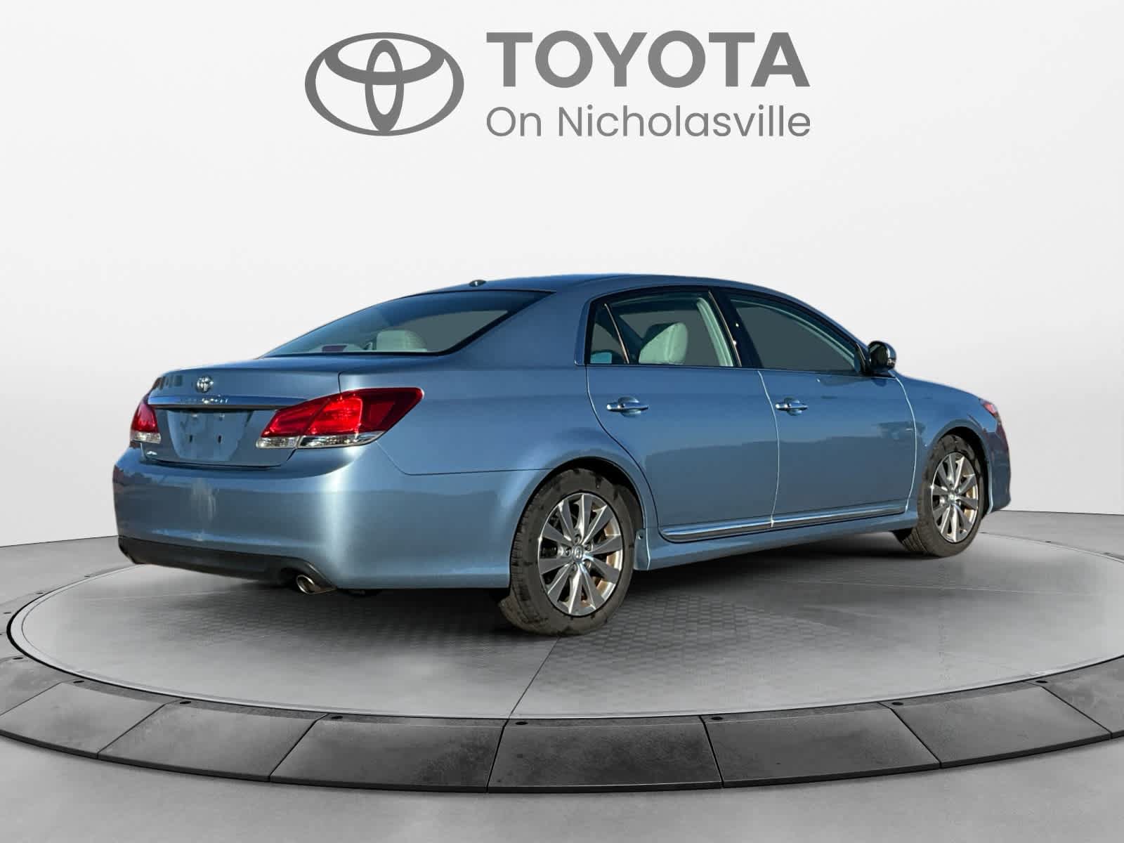 Used 2011 Toyota Avalon Limited FWD image 5