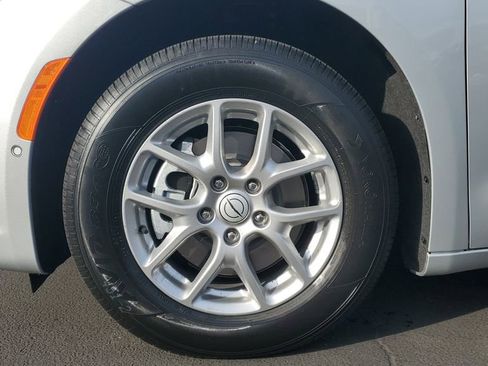 New 2026 Chrysler Pacifica Select image 7