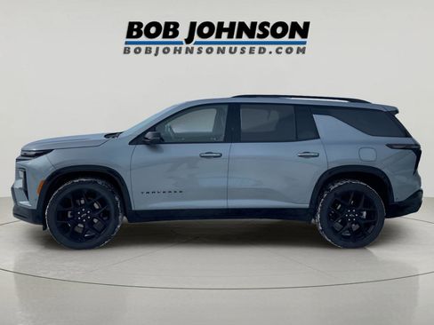 Used 2025 Chevrolet Traverse RS image 5