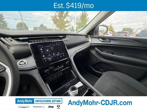 Used 2023 Jeep Grand Cherokee Laredo AWD/4WD image 13