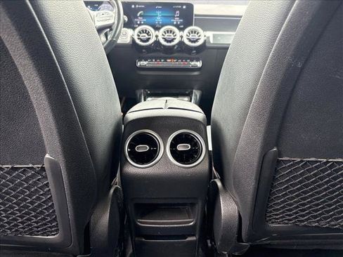 Used 2021 Mercedes-Benz GLB 250 4MATIC image 22