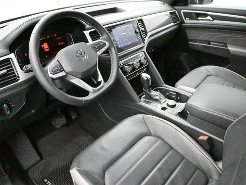 Used 2021 Volkswagen Atlas Cross Sport SEL Premium AWD/4WD image 2