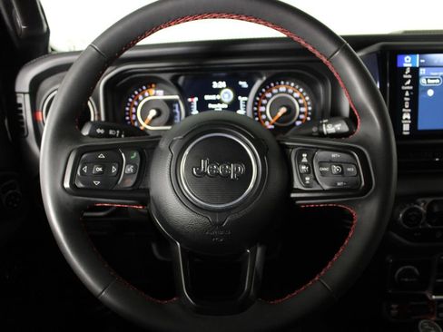 Used 2024 Jeep Gladiator Rubicon w/ Technology Group image 24