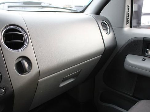 Used 2006 Ford F150 XLT image 16