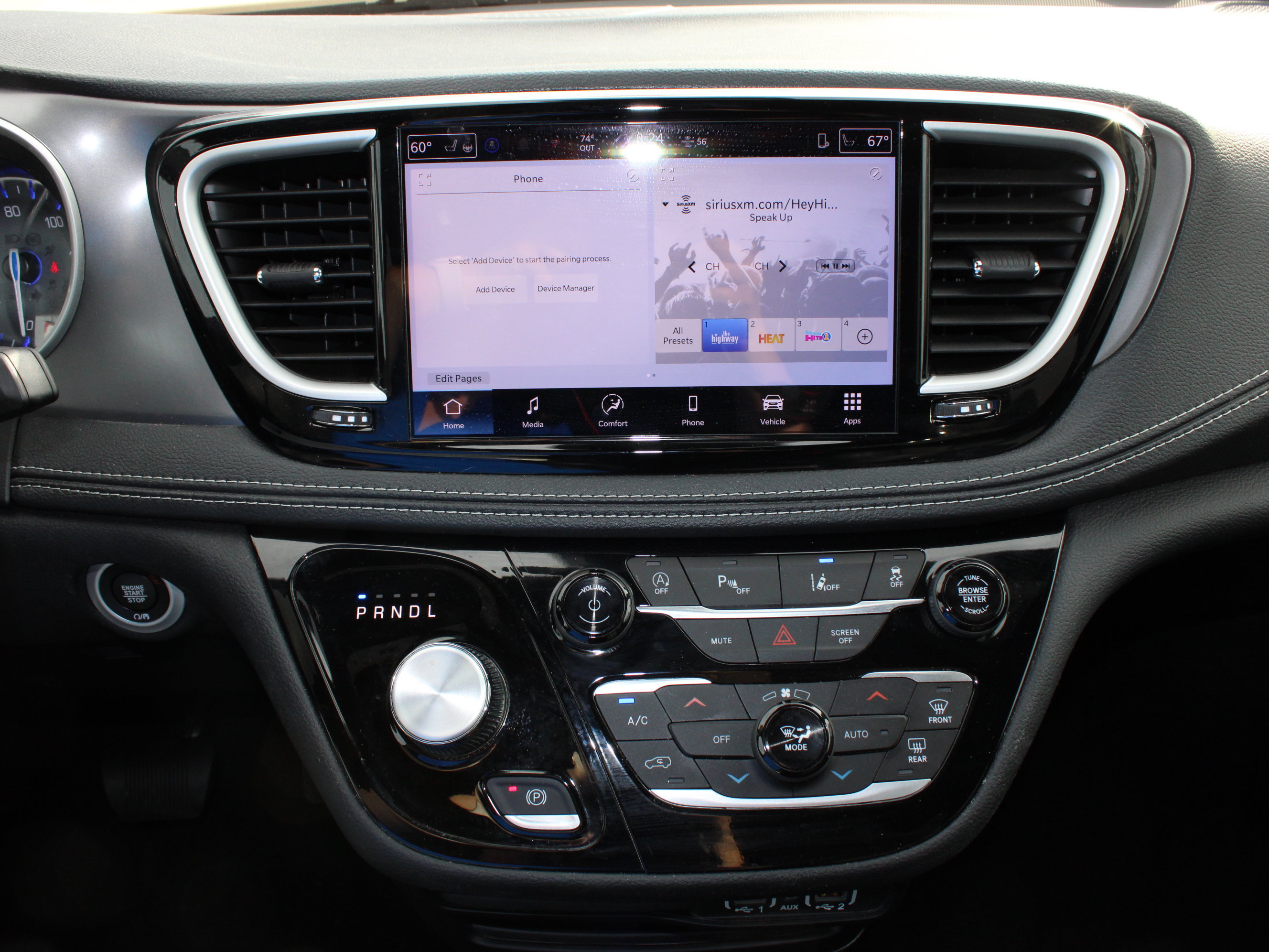 Used 2025 Chrysler Pacifica Select FWD image 12