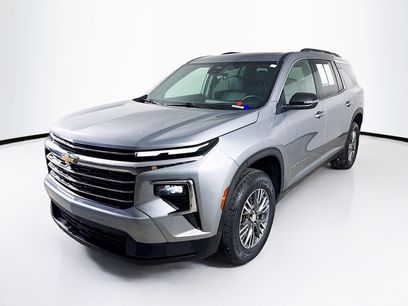 Used 2025 Chevrolet Traverse LT