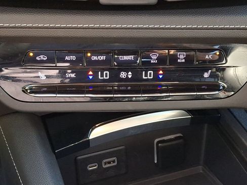 Used 2021 Buick Envision Essence AWD/4WD image 15