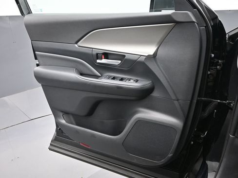 Used 2024 Toyota Grand Highlander AWD image 7