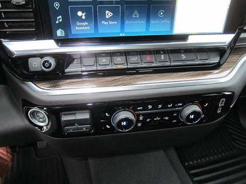 Used 2024 Chevrolet Silverado 1500 LT w/ Z71 Off-Road Package image 19