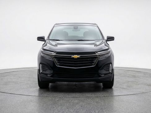 Used 2025 Chevrolet Equinox LT image 2
