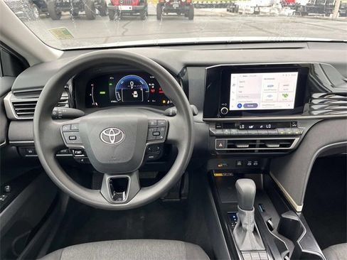 Used 2025 Toyota Camry LE image 11