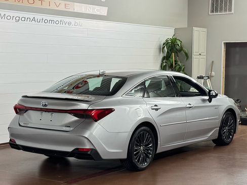 Used 2021 Toyota Avalon XSE image 3