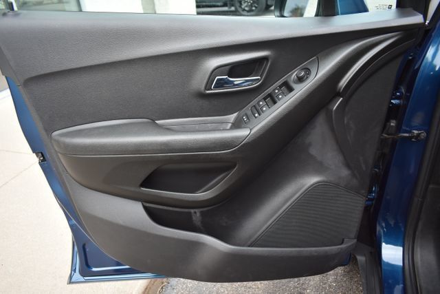Used 2019 Chevrolet Trax LT AWD/4WD image 18