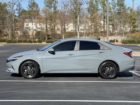 Used 2023 Hyundai Elantra SEL w/ Preferred Accessory Package image 4