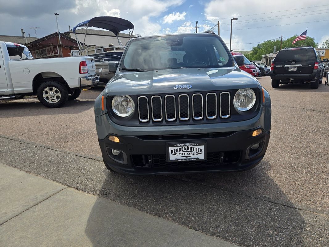 Used 2017 Jeep Renegade Latitude w/ Cold Weather Group AWD/4WD image 3