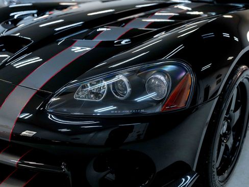 Used 2010 Dodge Viper ACR image 13