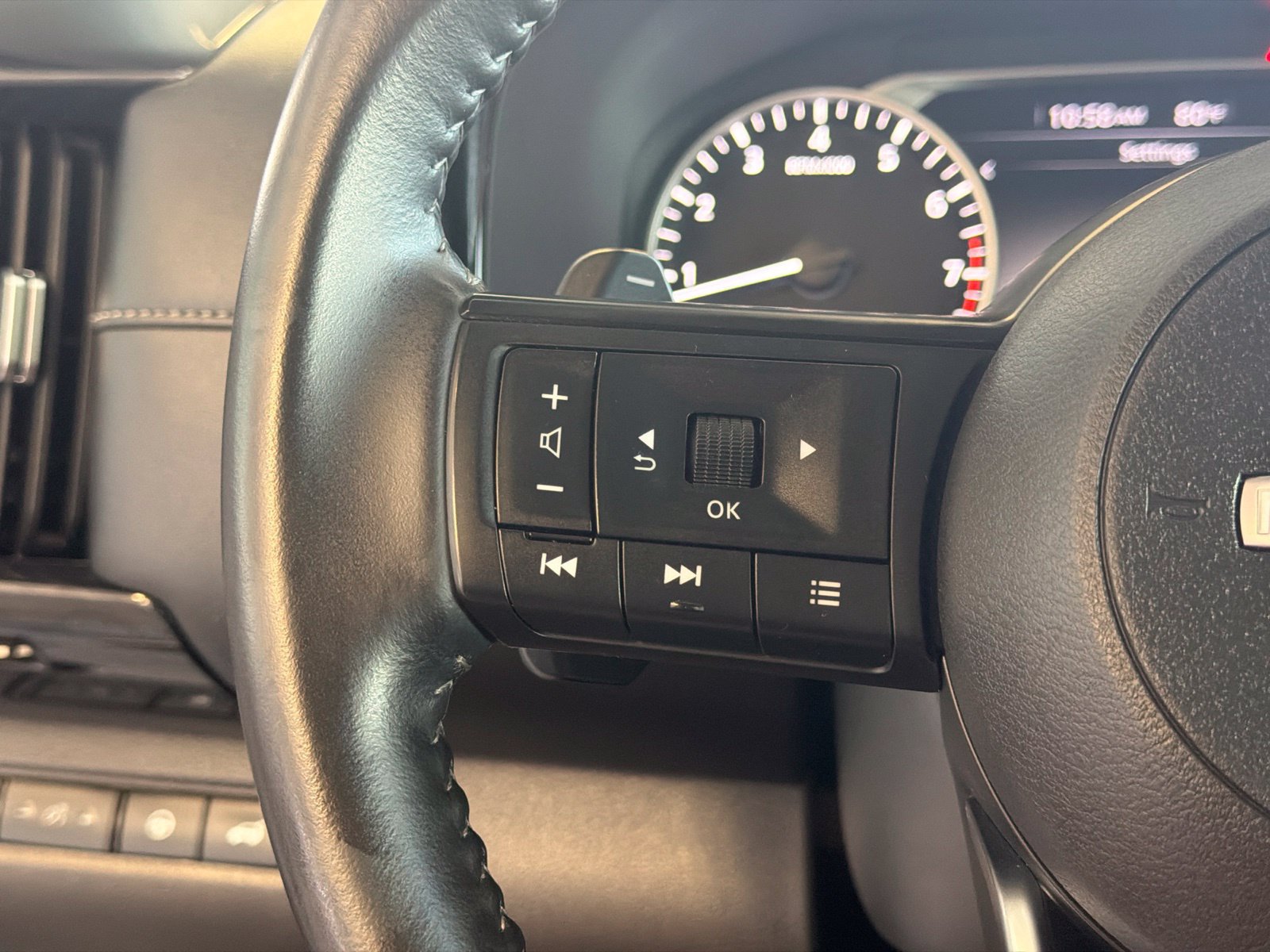 Used 2025 Nissan Pathfinder SV AWD/4WD image 22