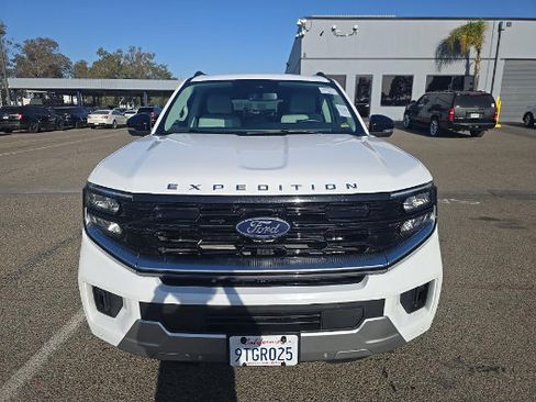 Used 2025 Ford Expedition Max Platinum AWD/4WD image 2