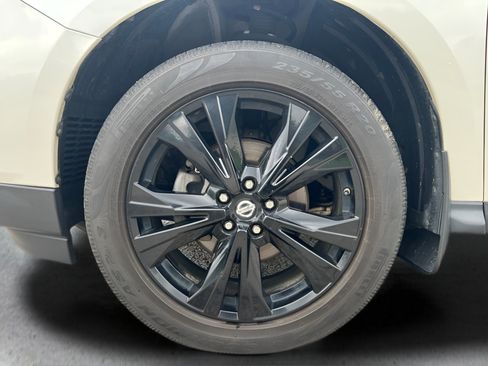 Used 2018 Nissan Pathfinder SL w/ Midnight Edition Package AWD/4WD image 34