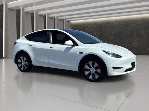 Used 2021 Tesla Model Y Long Range AWD/4WD image 8