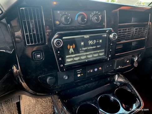 Used 2021 GMC Savana 2500 LS w/ Enhanced Convenience Package RWD image 31